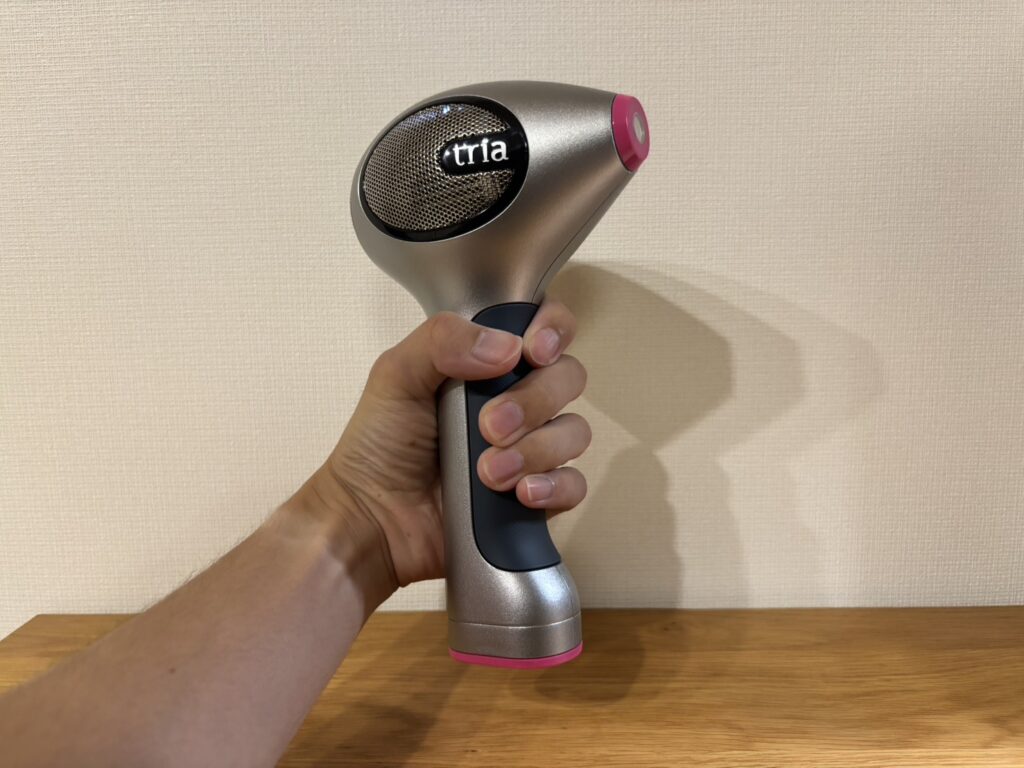 トリア4X第2世代のラバーグリップを握った様子